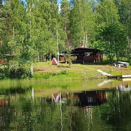 Perinteinen Moekki Jaerven Rannalla