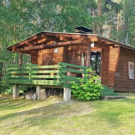 Chalet Perinteinen Moekki Jaerven Rannalla