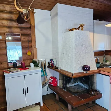 Perinteinen Moekki Jaerven Rannalla Chalet Jongunjoki