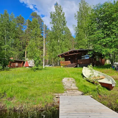 Perinteinen Moekki Jaerven Rannalla Chalet *