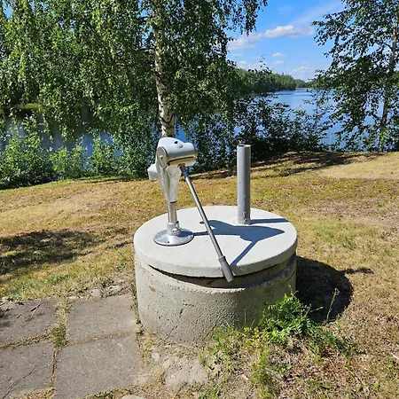 Chalet Perinteinen Moekki Jaerven Rannalla Jongunjoki